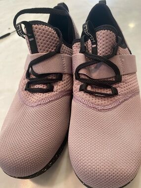 KURU Women's Sneakers 👟 size 9 medium
